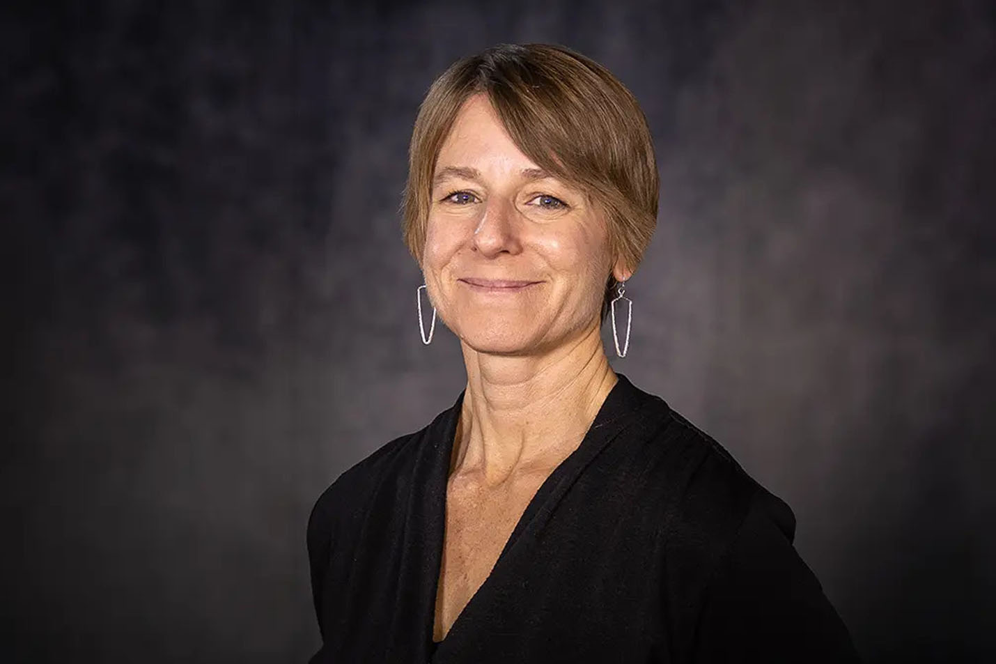 Headshot of Elaine Cheng